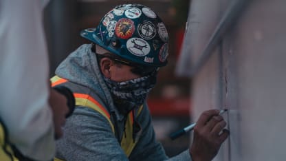 Topping-Gallery-worker-signing-2