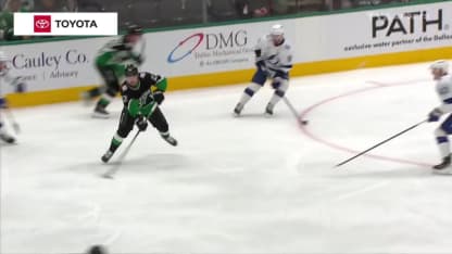 Bäck pousse la rondelle