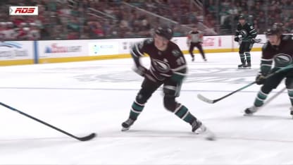 Celebrini fait tout le travail pour marquer son 30e but