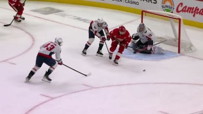 Raymond en rajoute en 1re période