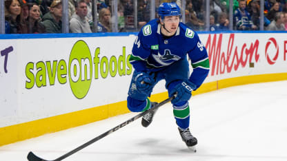 Karlsson tvåmålsskytt i Canucks förlust