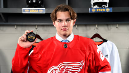 Detroit Red Wings draftval Axel Sandin Pellikka tilldelas Salming Trophy