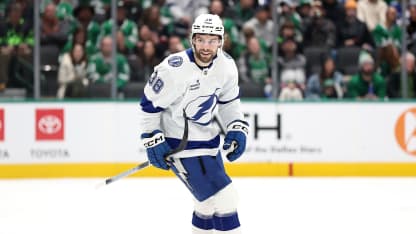 Hagel grabs the lead