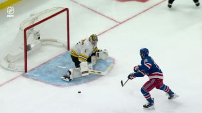 Swayman frustre Trocheck sur un tir de punition