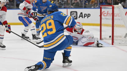 MTL@STL: Berggren kicks off scoring