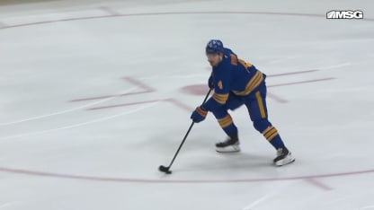 Le tir de Zucker échappe à Korpisalo