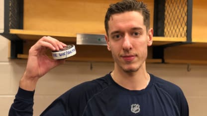 binnington_puck_16x9