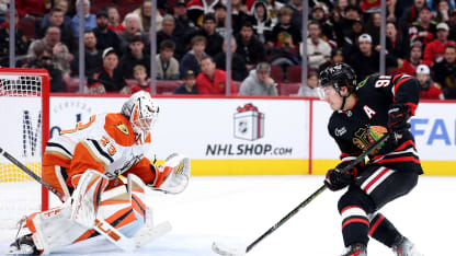 Bedard lidera la remontada épica de los Blackhawks