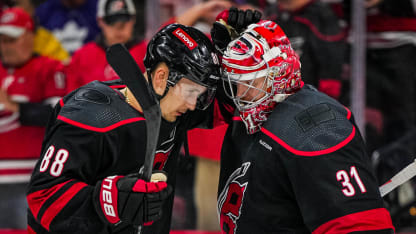 Tres interrogantes que enfrentan los Carolina Hurricanes