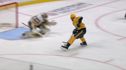 VGK@NSH: Schmid with a great save against Filip Forsberg