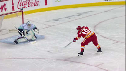 SEA@CGY: Grubauer with a great save against Jonathan Huberdeau