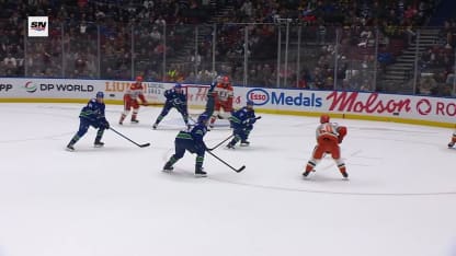 Blueger assure la victoire aux Canucks