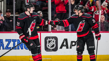 Jarvis skickar in pucken i PP