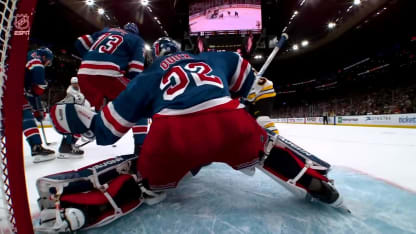 Pastrnak refile à Khusnutdinov