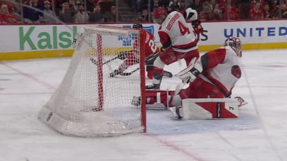 CAR@CHI: Andersen with a great save against Andrew Mangiapane