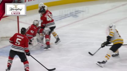 BOS@CHI: McAvoy marque un but contre Arvid Soderblom