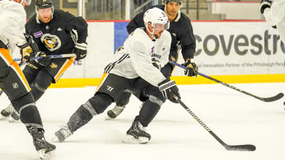 Karlsson opens Penguins training camp with Cup hopes