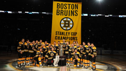 Bruins 2011 Cup Team photo with banner