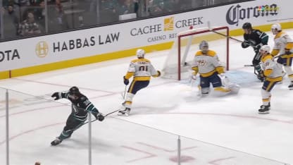 Ferraro coupe le déficit en moitié