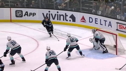 Grubauer étire la jambière