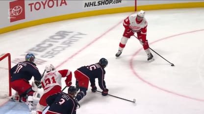 DET@CBJ: van Riemsdyk scores PPG against Elvis Merzlikins