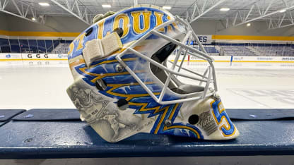 Binnington hits home run with Winter Classic mask