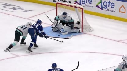 Glendening redirige la passe d'Atkinson