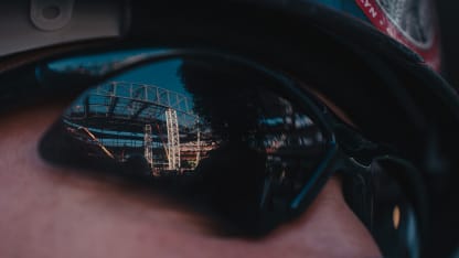 Topping-Gallery-worker-glasses-2