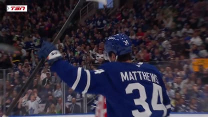 Matthews castiga en Power Play