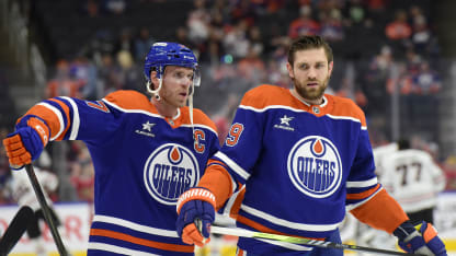 Leon Draisaitl drueckt Connor McDavid bei der 1000-Punkte-Jagd die Daumen