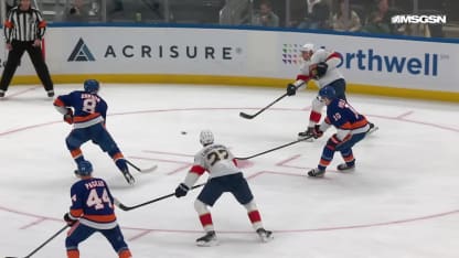 Barkov redirige un tir