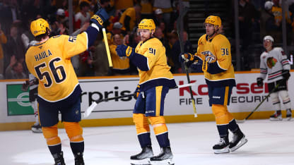 CHI@NSH: Stamkos scores goal against Spencer Knight