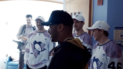 Penguins Russell Wilson visit youth cancer patients 