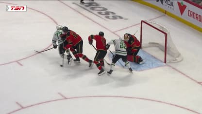 Ullmark makes skate save