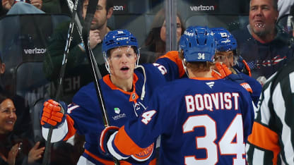 Emil Heineman Matthew Schaefer ledde New York Islanders till tredje raka