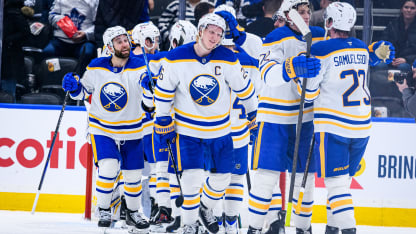Rasmus Dahlin med karriärens första hattrick för Buffalo Sabres