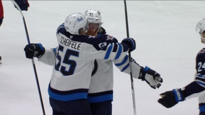 Connor marque son deuxième but avec un laser