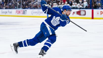 Auston Matthews TOR shooting puck