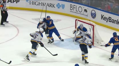 Benson surprend Binnington