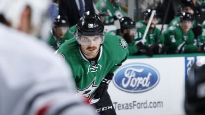 672869197_CHI_DAL_JAMES237