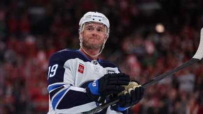 Toews gets warm welcome back in Chicago