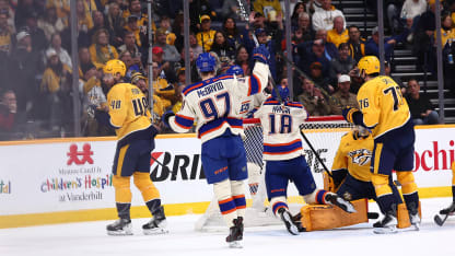 McDavid extends point streak to 20 games