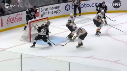 Clarke force la tenue de la prolongation