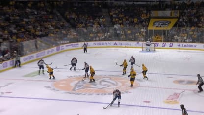 MacKinnon marque un but dans un filet désert