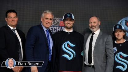 Wright-onstage-with-badge