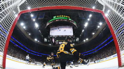 David Pastrňák zářil jako bek i gólman