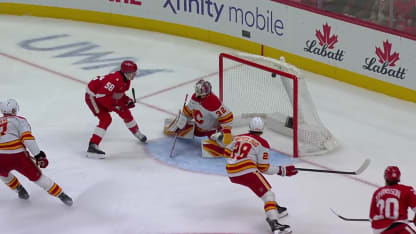 CGY@DET: Finnie scores goal against Dustin Wolf