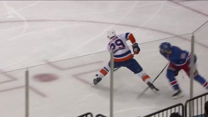 NYI@NYR: Shesterkin with a great save
