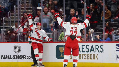 Los Hurricanes desataron tormenta de goles para ganar