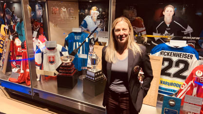 HHOF women’s display pic 1 Jayna Hefford